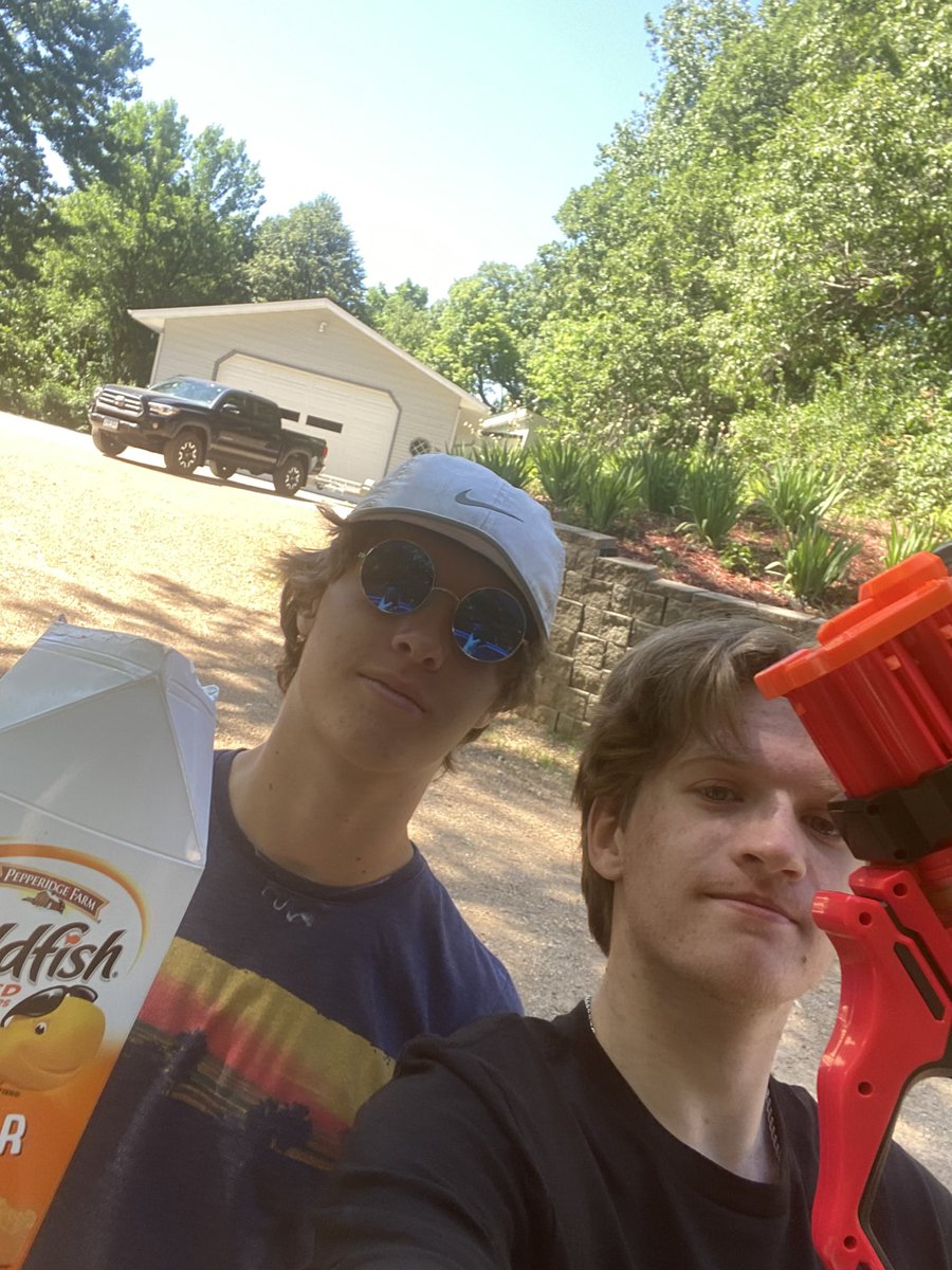 <a href="/TonkaAssassins/">TONKA NERF WARS</a> Sam roberts on pablos shooters kills Sam Dodd on the gunnas. Gunnas no more