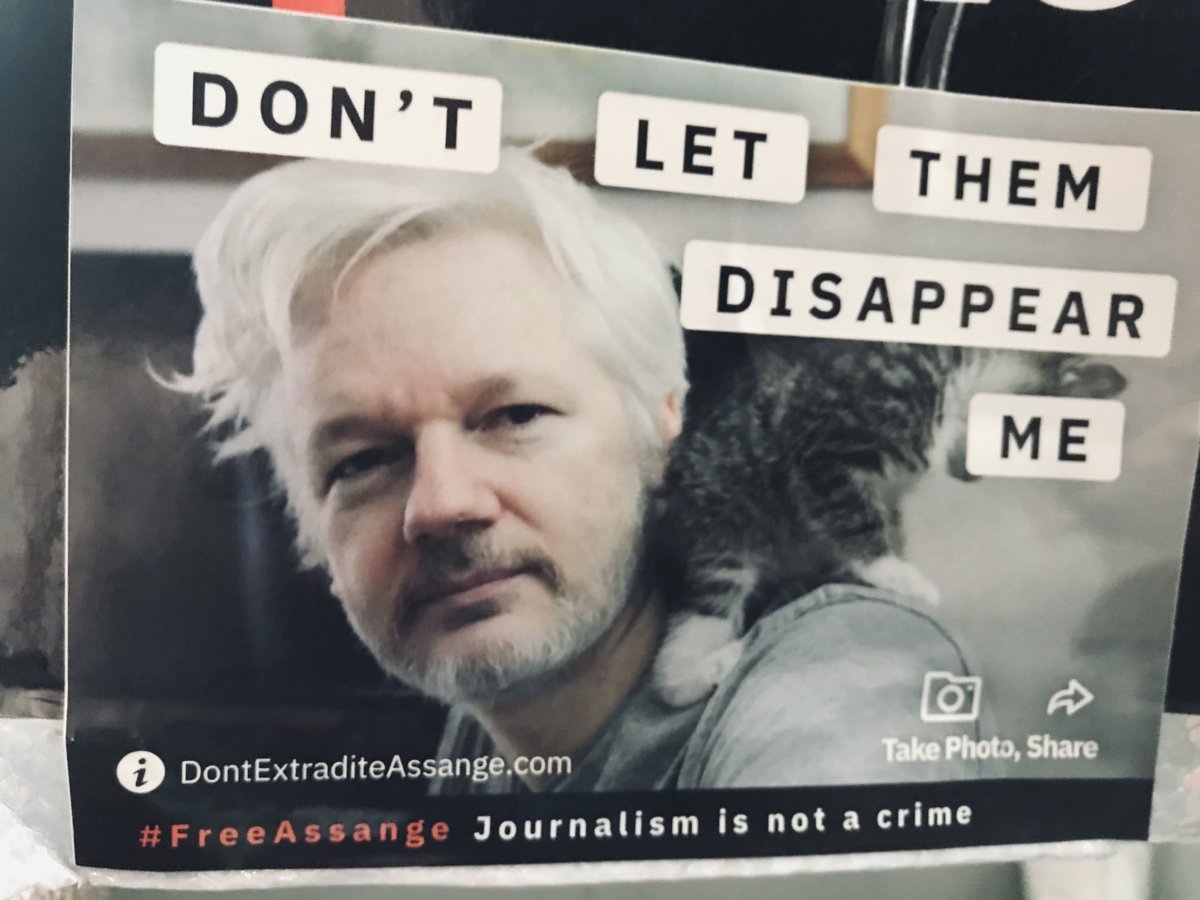 martinbray3's tweet photo. #freeassangenow #assange #freeassange #dropthecharges ⁦@ChrisLynnHedges⁩ ⁦⁦@MintPressNews⁩ #michaelratner. ⁦@orbooks⁩

Chris Hedges: The empire is not done with Julian Assange 

https://t.co/3Vy1elDeOQ

https://t.co/3bzKxR4ZS9 https://t.co/iKSyfSgSmJ