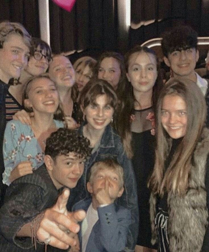 noahjupefp's tweet photo. i have a lot more but here's some more rares :) <3 https://t.co/RYMWbxYf7Y