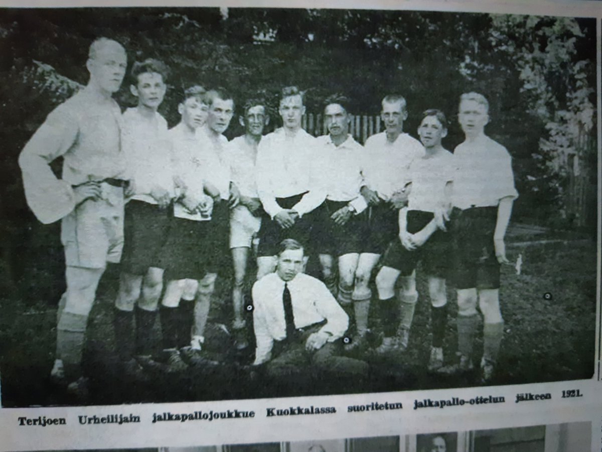 KanervaJP's tweet photo. Futaajia Repinossa (Kuokkala) sata vuotta sitten kesällä 1921. Mukana ei ole Kuokkalan Rajaveikkojen kasvattia Viljo Lietolaa (1888-1955), joka pelasi Tukholman olympiakisoissa 1912. #Huuhkajat #Repino #Amaajoukkue https://t.co/8SramShqDA
