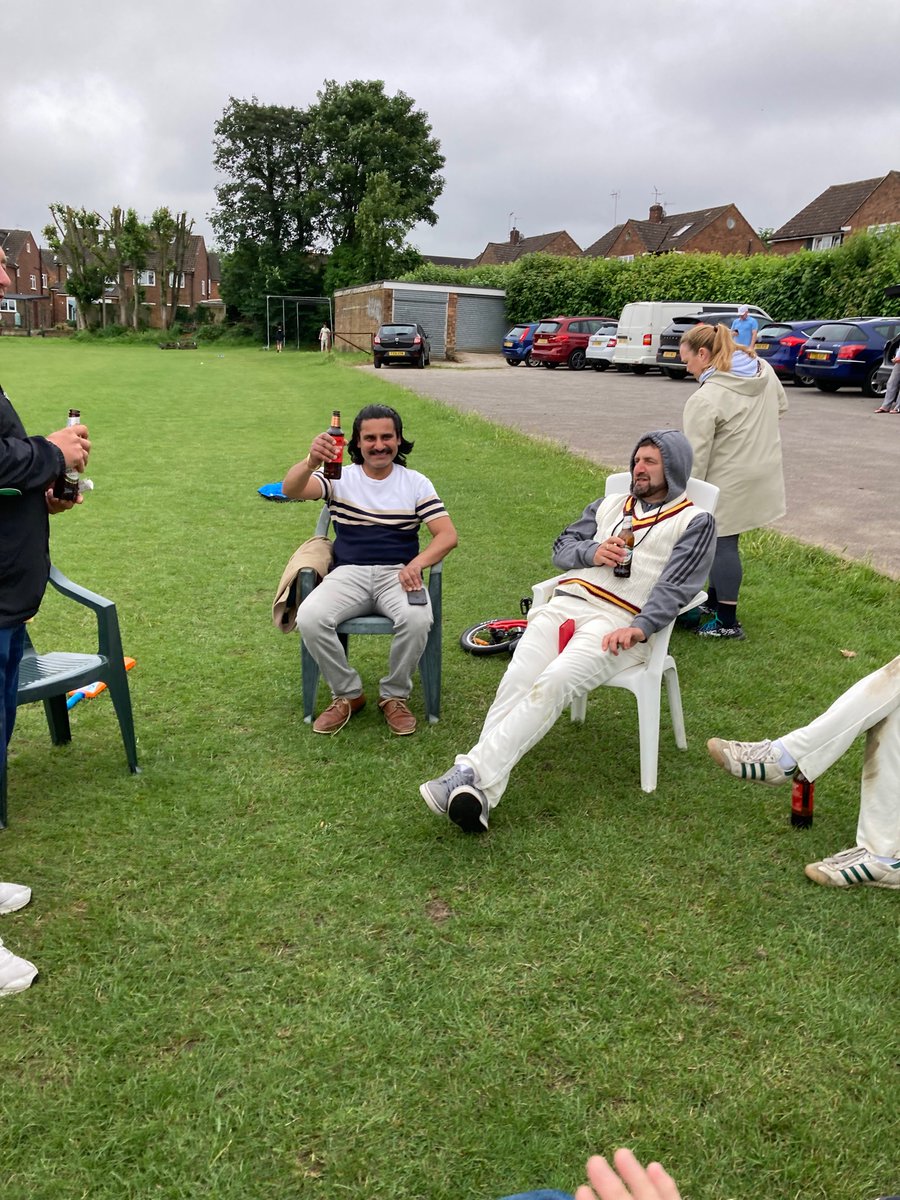 loscc_'s tweet photo. How good were these lads today?
Debutants @jordz231 Tom Streeter and Vicks enjoying the post game ‘analysis’.
Committed, Enthusiastic and set the tone from the first ball.
#tourbound #Coach2 https://t.co/Z7vwbnrSI6