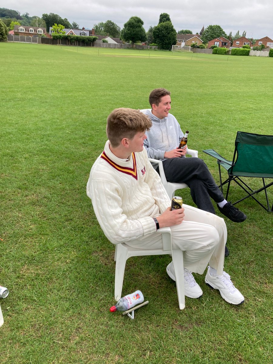 loscc_'s tweet photo. How good were these lads today?
Debutants @jordz231 Tom Streeter and Vicks enjoying the post game ‘analysis’.
Committed, Enthusiastic and set the tone from the first ball.
#tourbound #Coach2 https://t.co/Z7vwbnrSI6