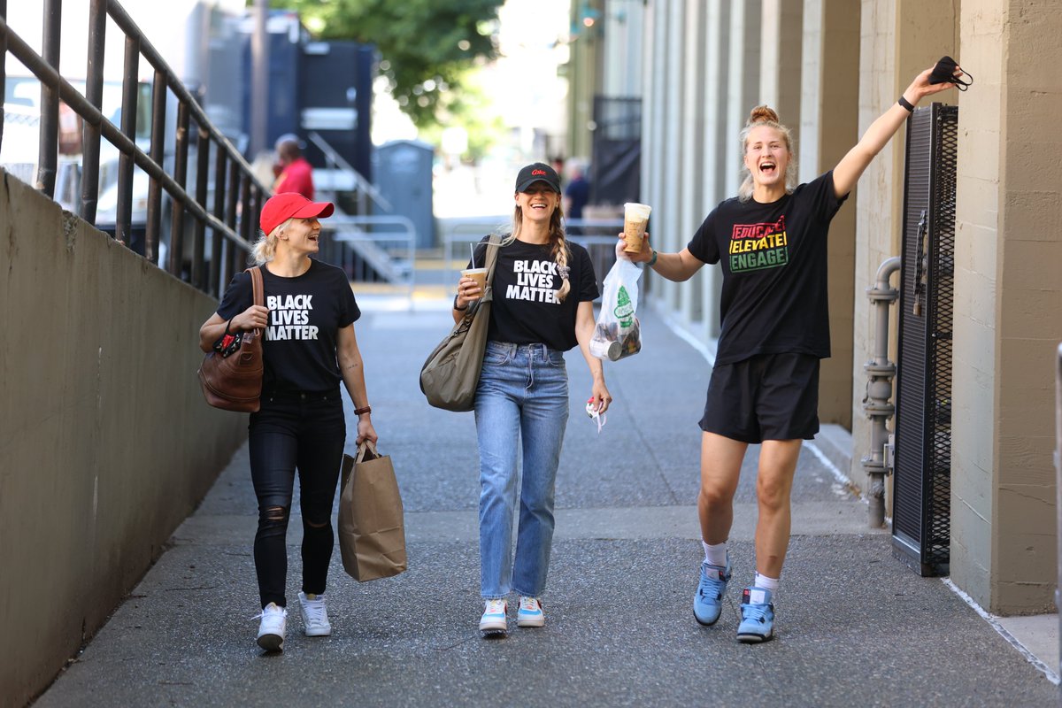 ThornsFC's tweet photo. A range of moods, all of them perfect. #BAONPDX https://t.co/t28jSS0XwT