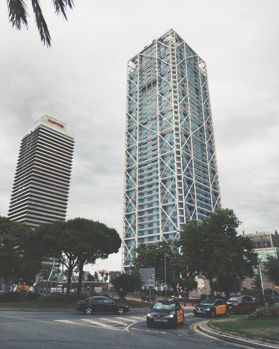 Beautiful Barcelona
.
.
.
.
#reframedmag 
#thinkverylittle 
#ignantpicoftheday 
#gominimalmag 
#eyeshotmag 
#street_avengers 
#storyofthestreet 
#streetfinder 
#streetphotography 
#thestreephers 
#worldviewmag 
#streetphotographerscommunity 
#supersweetstreet #bcn_lovers #barcelo