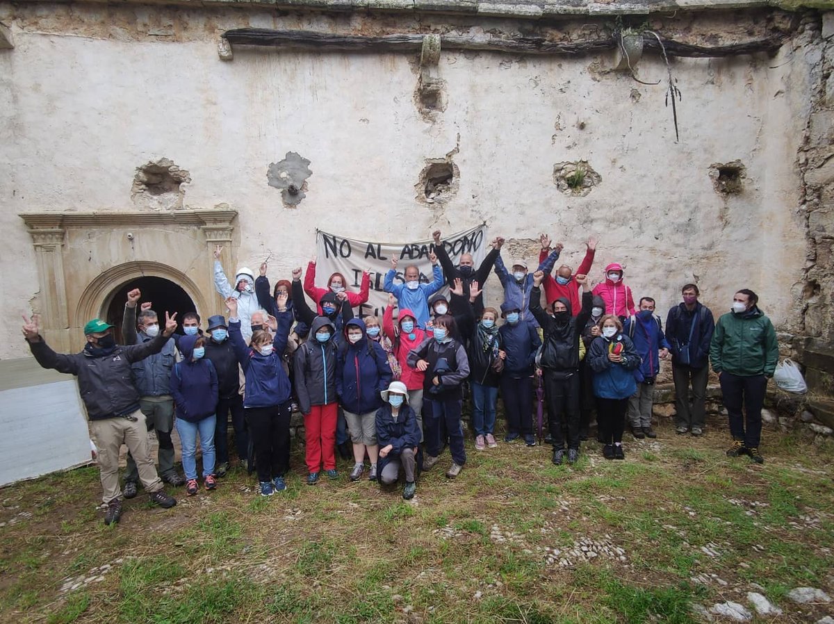 fundacionO2's tweet photo. Una ruta llena de sensaciones, descubrimientos, arte, mundo rural y muchas muchas piedras.
Gracias @ecofrikis por acompañarnos!!!
#Geoexcursion @FCajacirculo @IbercajaSocial https://t.co/cXkuc2GKV7
