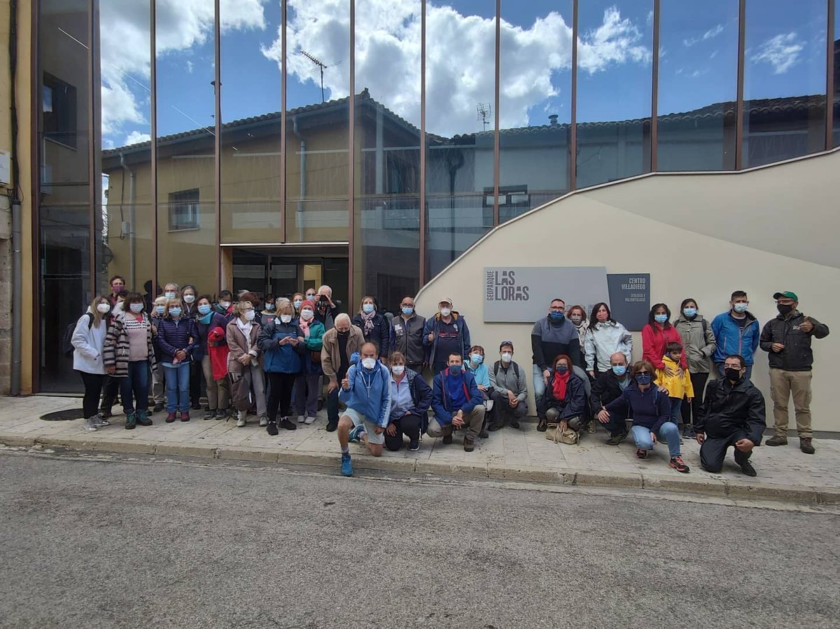 fundacionO2's tweet photo. Una ruta llena de sensaciones, descubrimientos, arte, mundo rural y muchas muchas piedras.
Gracias @ecofrikis por acompañarnos!!!
#Geoexcursion @FCajacirculo @IbercajaSocial https://t.co/cXkuc2GKV7