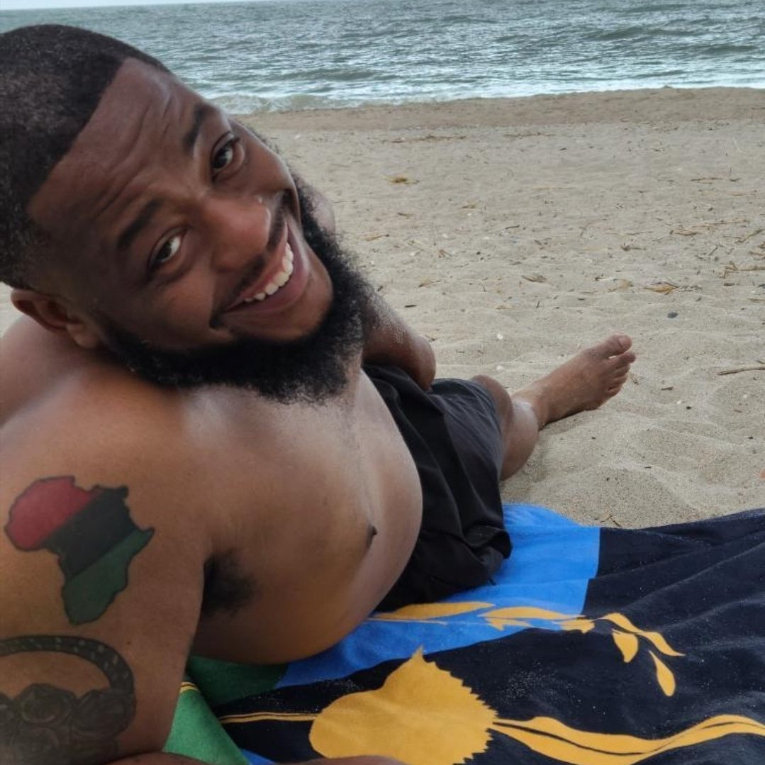 geecheex's tweet photo. In Gullah Geechee lingo "Ole Man" means father. Happy Ole Man day yall boi
Take ya Ole Man to da beach β± in a Geechee Experience Flag Towel
Link in bio to order
#GeecheeExperience #geecheeinsta #gullahgeecheeflag #geechee #gullahgeecheelanguage https://t.co/OHludrQR1f