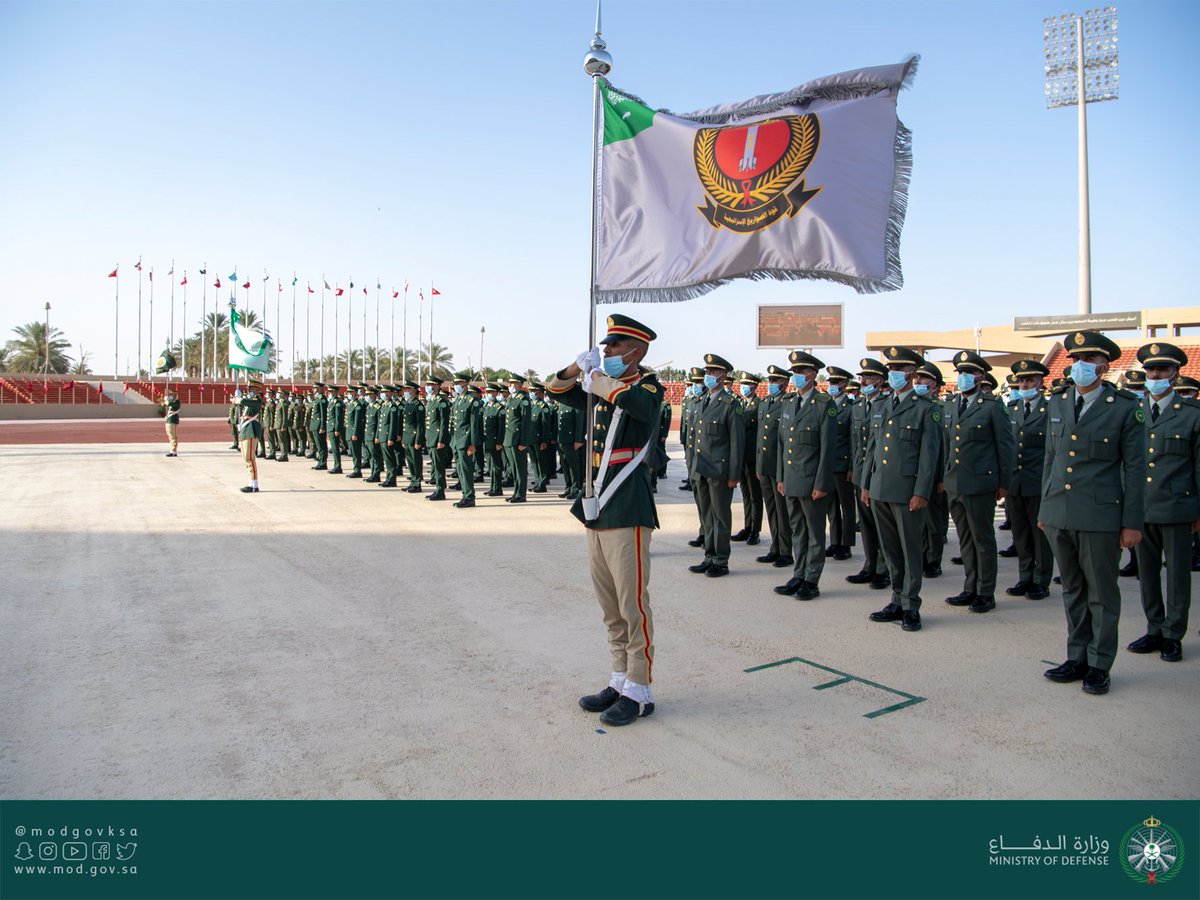 modgovksa's tweet photo. نيابة عن سمو #ولي_العهد .. رئيس هيئة الأركان العامة يرعى حفل تخريج دورة تأهيل الضباط الجامعيين. https://t.co/U2zw88rQHh