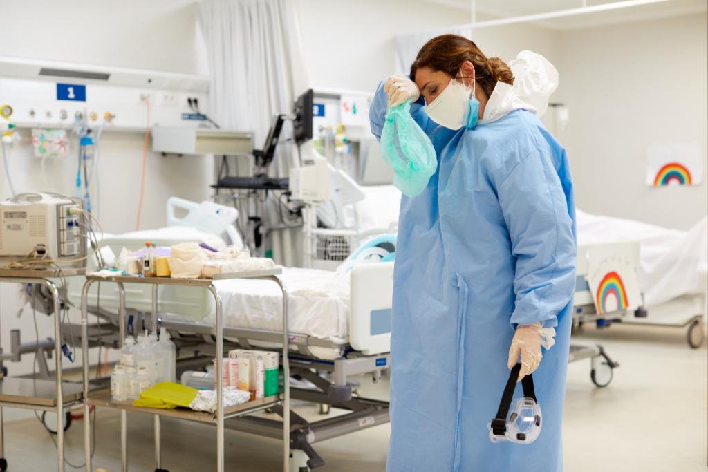 IronMtnHealth's tweet photo. There were a lot of lessons learned during the #pandemic. One of the major lessons learned is that it's time to rethink #healthcare workspaces and resources. Here are 7 tips to get you started: https://t.co/QZAspnHKms https://t.co/Z5CMQfcSzg