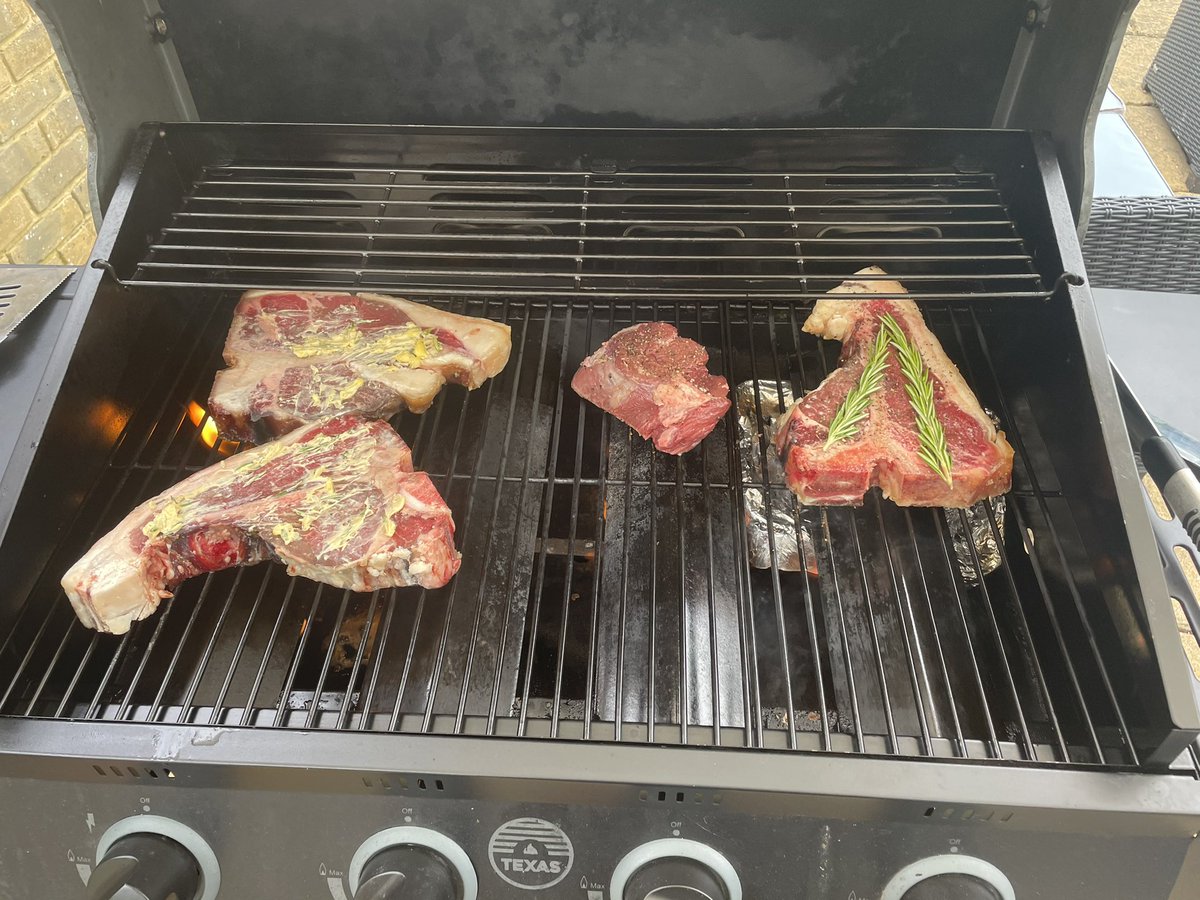 JustinSully02's tweet photo. @fitzroy2009 @sullivan_maxx Thank you for a lovely day and lovely presents not forgetting Charlie.
Fantastic day now in a meat coma after eating these bad boys. 👌🏼🍻 https://t.co/yltH2vyISQ