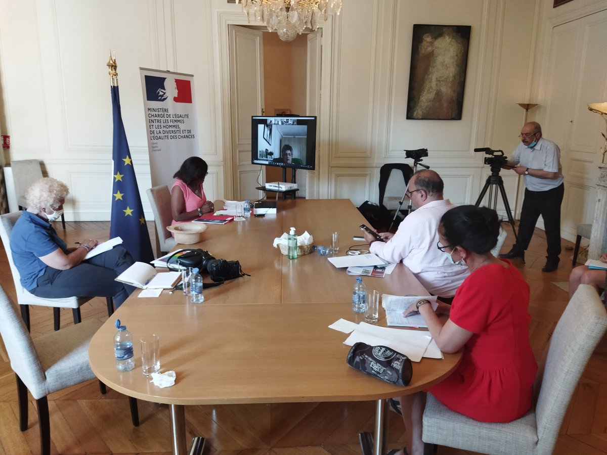 Nous avons rencontré Elisabeth Moreno  Ministre délégué chargé de l'Égalité entre les femmes et les hommes, de la Diversité et de l'Égalité des chances. La ministre nous a reçus  dans son bureau lorsque certains d'entre nous l'ont rejointe par Zoom.