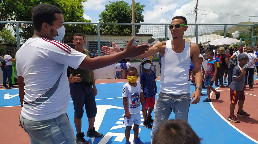 Acompañamos en una actividad #Deportiva y #Cultural llevada a cabo por <a href="/FunMovPazYVida1/">Fundación Movimiento por la Paz y la Vida</a> en la comunidad de #SanMiguel para la juramentación del Nucleo de "Mujeres por La Paz y la Vida". Gracias por la invitación a su director estadal <a href="/edusocialista/">Eduardo Matos</a> <a href="/MPV_Miranda/">Miranda Paz y Vida</a> <a href="/gabysimozapsuv/">Gabysimozapsuv</a>