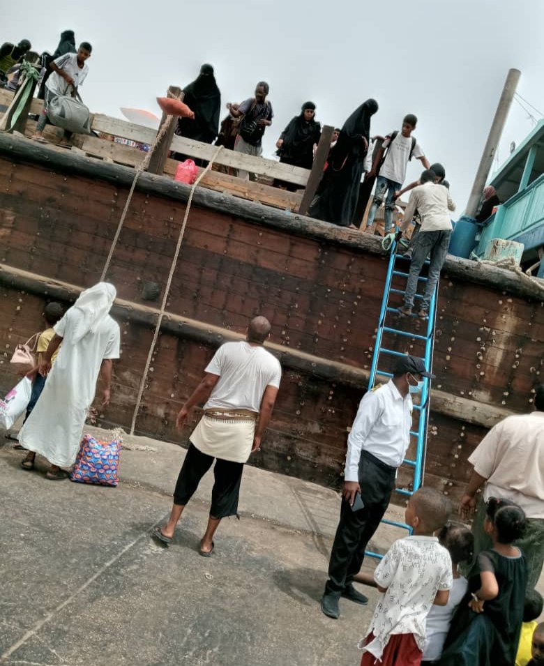 BarkhadXaamud's tweet photo. The Puntland Ministry of Interior tonight welcomed 80 Yemeni and Somali refugee families at the port of Bossaso. 

@moifad
@UNHCRSom
@IOM_Somalia
@SC_Somalia 
#WorldRefugeeDay2021 https://t.co/JZs7YN4nRO