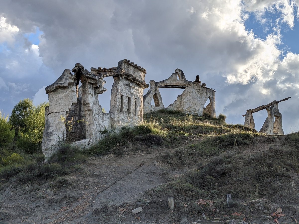 IritaMaranova's tweet photo. Epika gutxi dario, ba, monumentu honi #Getze #Noain #Galarzendea #porrotak https://t.co/B4a8Y3i8FY