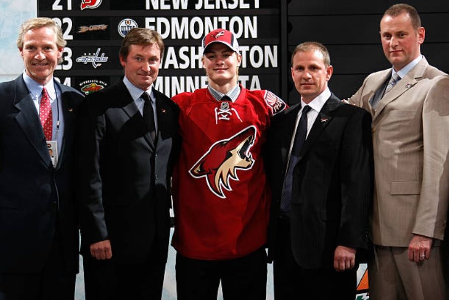 6/20/08 – The Phoenix Coyotes acquired All-Star C Olli Jokinen from the Florida Panthers for Keith Ballard, Nick Boynton, and the 49th overall pick), then selected Mikkel Boedker with the 8th overall pick (1st Rd), and Michael Stone with the 69th overall pick (3rd Rd). #Yotes https://t.co/7eT3ukeWA0