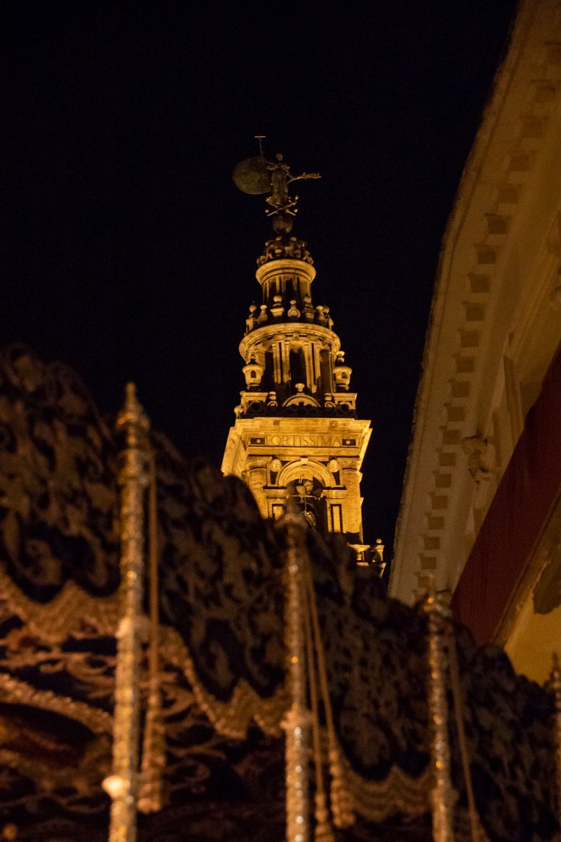 "¿Gracia? Gracia es un duende que nació en Sevilla..."

✒️ José María Javierre. Pregón de la Semana Santa de 1993

#SiempreHiniesta #LaHiniestaEresTú