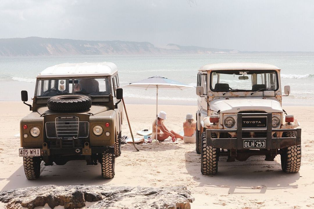 📸  @mieke_vann

Get an automatic %10 discount on Land Cruiser apparel with the link in our bio! 
#fj40landcruisers #fj40 #fj41 #fj42 #fj43 #fj44 #fj46 #fj45 #fj45v #fj45b #fj47 #bandeirante #hj45 #bj40 #bj43 #hj47 #landcruiser #ih8mud #letsgoplaces #TEQ buff.ly/30evfgh