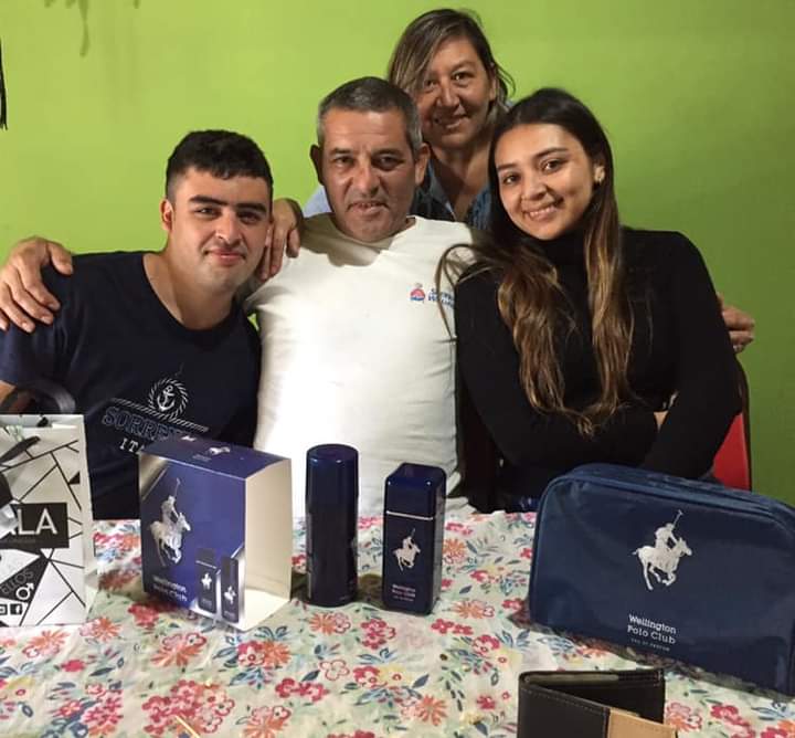 MarcelaDure3's tweet photo. #BUENASEMANA feliz día para mi papá de parte de Estefi y Agustín desde Vedia pcia de bs as https://t.co/0lhbOpFu0t
