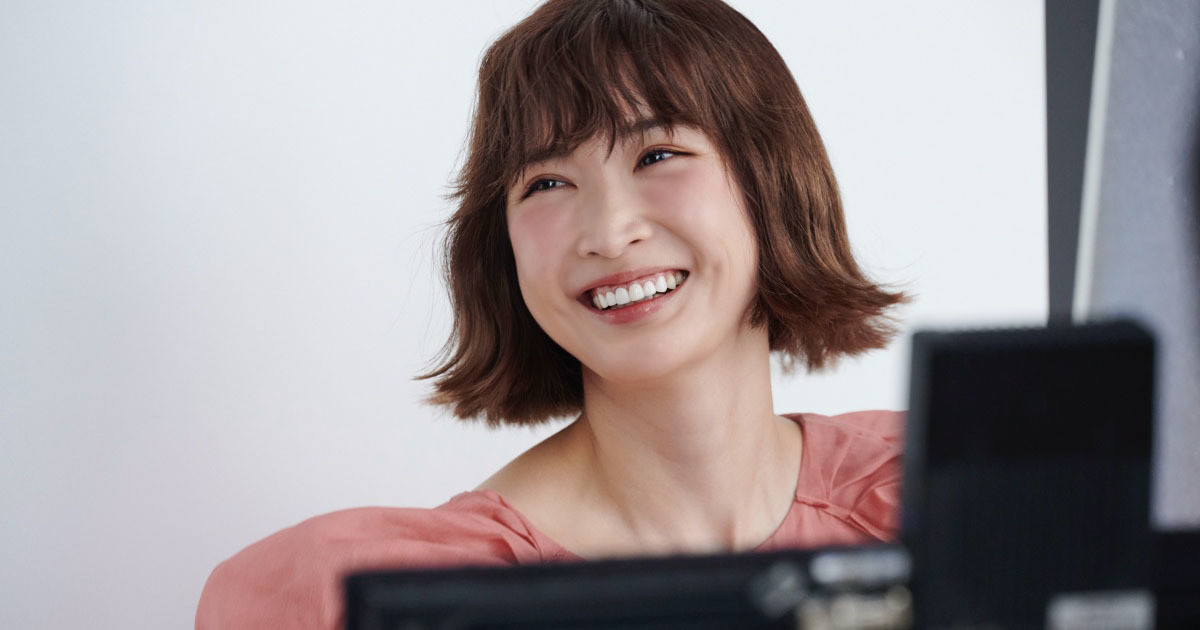 エンタメニュース モデルで女優の紗栄子が出演する グルガジャパンのジェルネイルシール ブランド Ohora オホーラ の新 Cmが 21日より放送される 紗栄子 新cmでは ファッショニスタ 実業家と多方面で活躍する紗栄子がネイルを中心にファッシ