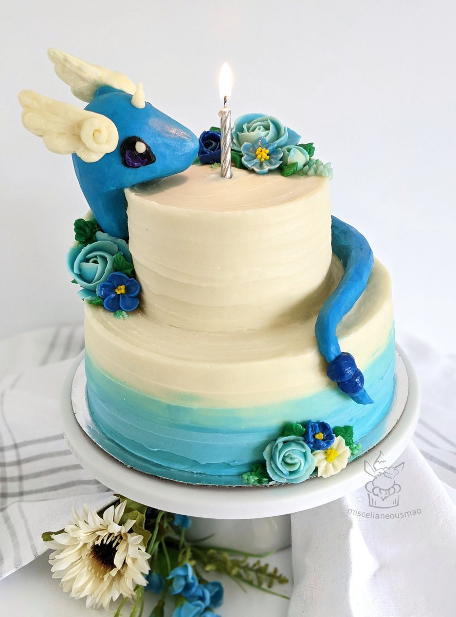 MiscMao's tweet image. Made a Dragonair cake for my birthday yesterday! 🎂💙 #happybirthdaytome #Dragonair #Dratini #Pokemon #PokemonGo #PokemonCake