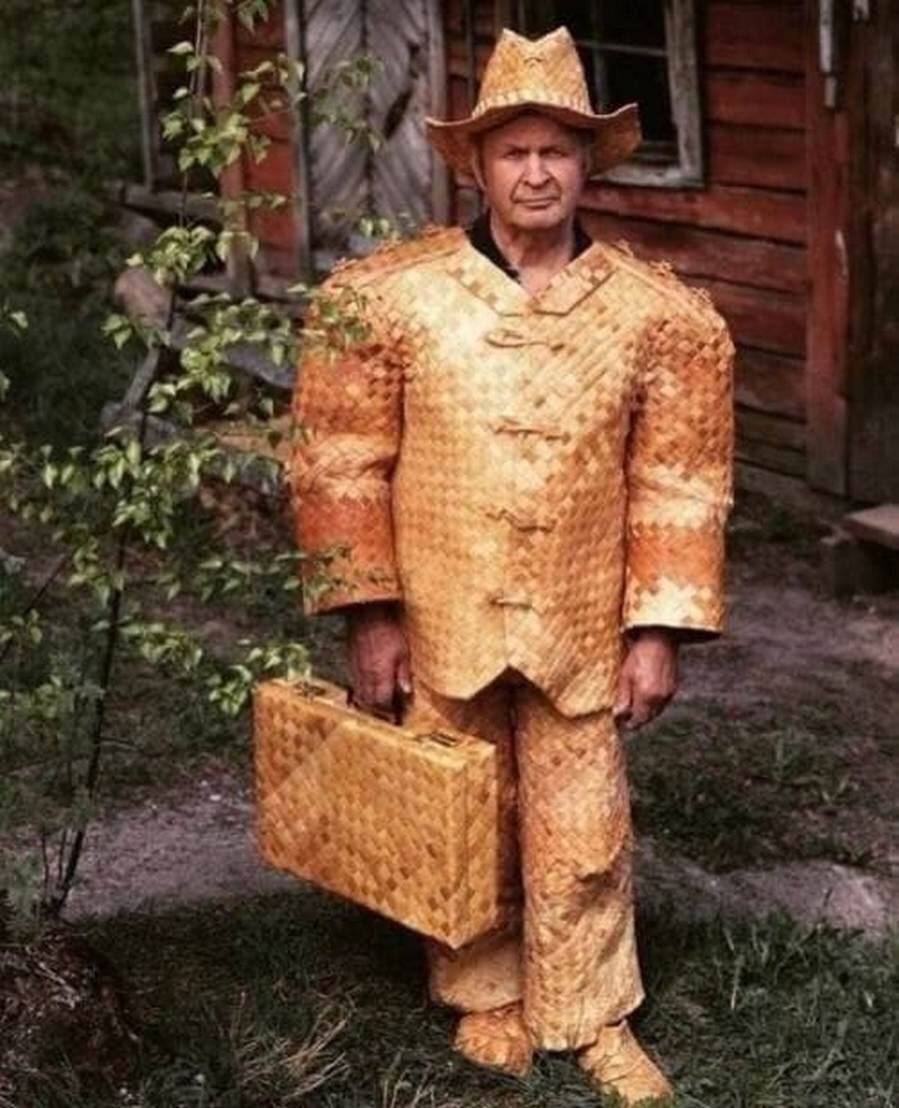 Деревянный костюм