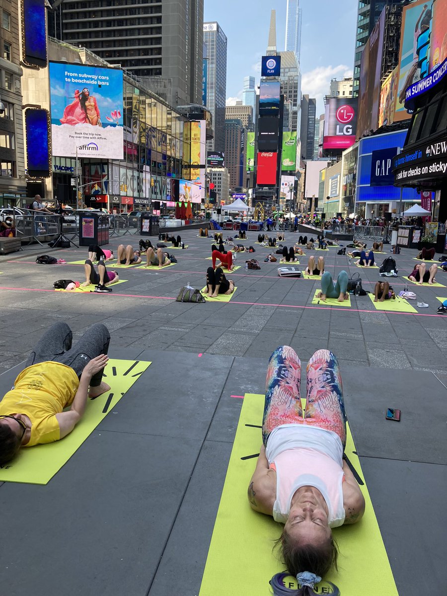 TimesSquareNYC tweet picture