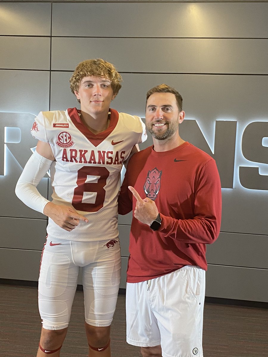 evanbullock8_'s tweet photo. Had a great camp at Arkansas today. Thank you @kendalbriles for the tour! https://t.co/XkHGGf1vIS