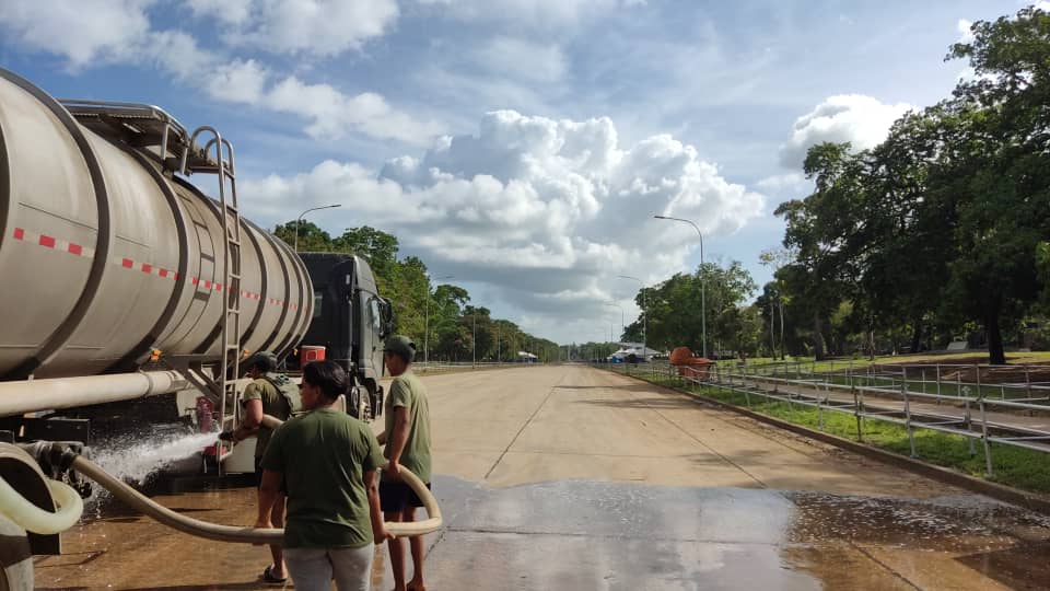 dhernandezlarez's tweet photo. Limpiando nuestro campo inmortal luego de las prácticas del desfile militar. https://t.co/wkWTvAYHAT