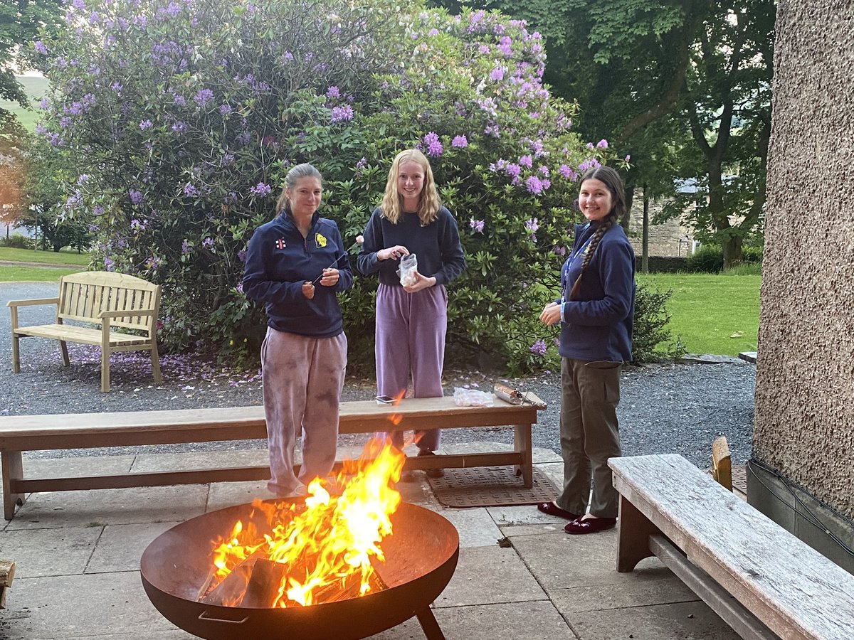 Robertson_Sed's tweet photo. Lower sixth girls enjoying s’mores around the fire pit this evening #postprep 🔥🦋⭐️ https://t.co/V7IHp93Dqb