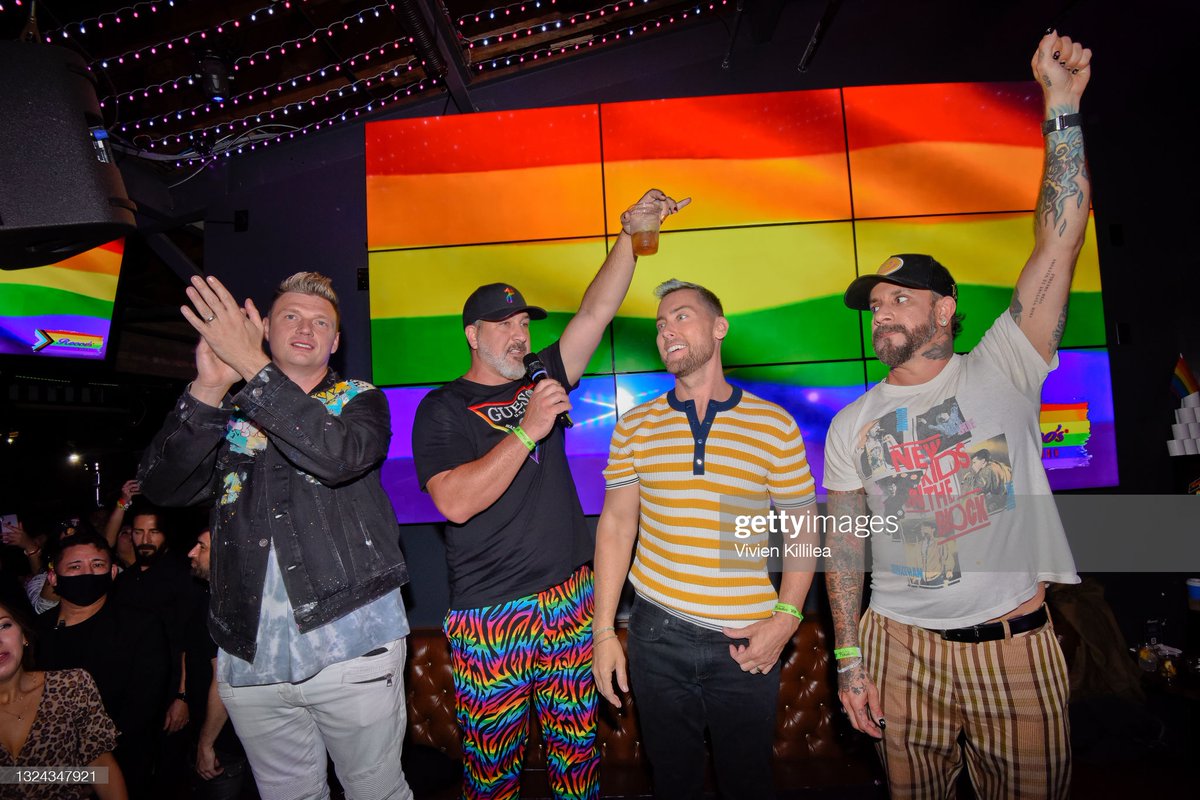 GettyVIP's tweet photo. AJ McLean &amp; Nick Carter of Backstreet Boys and Joey Fatone &amp; Lance Bass of NSYNC came together to raise money for The Trevor Project at #BingoUnderTheStars In Celebration of Pride in LA.

More 📸 #BackSync 👉 https://t.co/guBkfin1N4
#NSYNC #BackstreetBoys #GettyImagesPride https://t.co/whXgewf7Wd