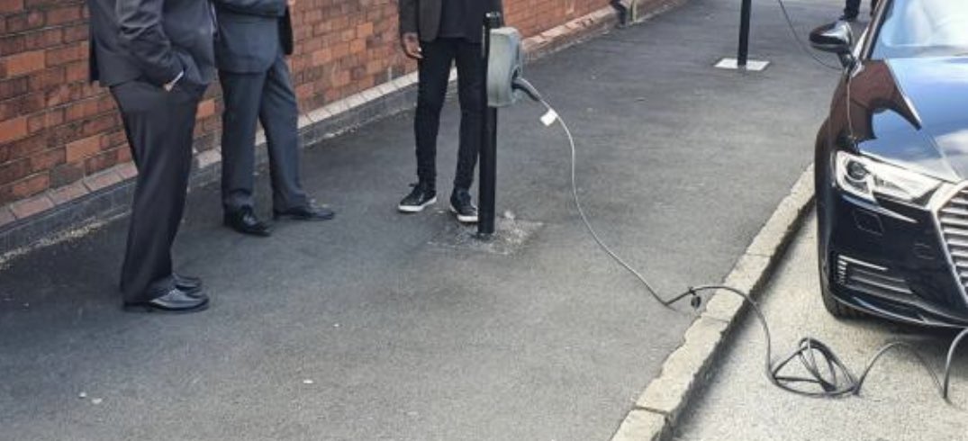 Amazingly, <a href="/HaltonBC/">Halton Council</a> and <a href="/ConnectedKerb/">Connected Kerb</a> think the middle of the footway is best place for bunch of electric-car charging points. Sod pedestrians, forget about <a href="/guidedogs/">Guide Dogs</a> and who cares about wheelchair users?