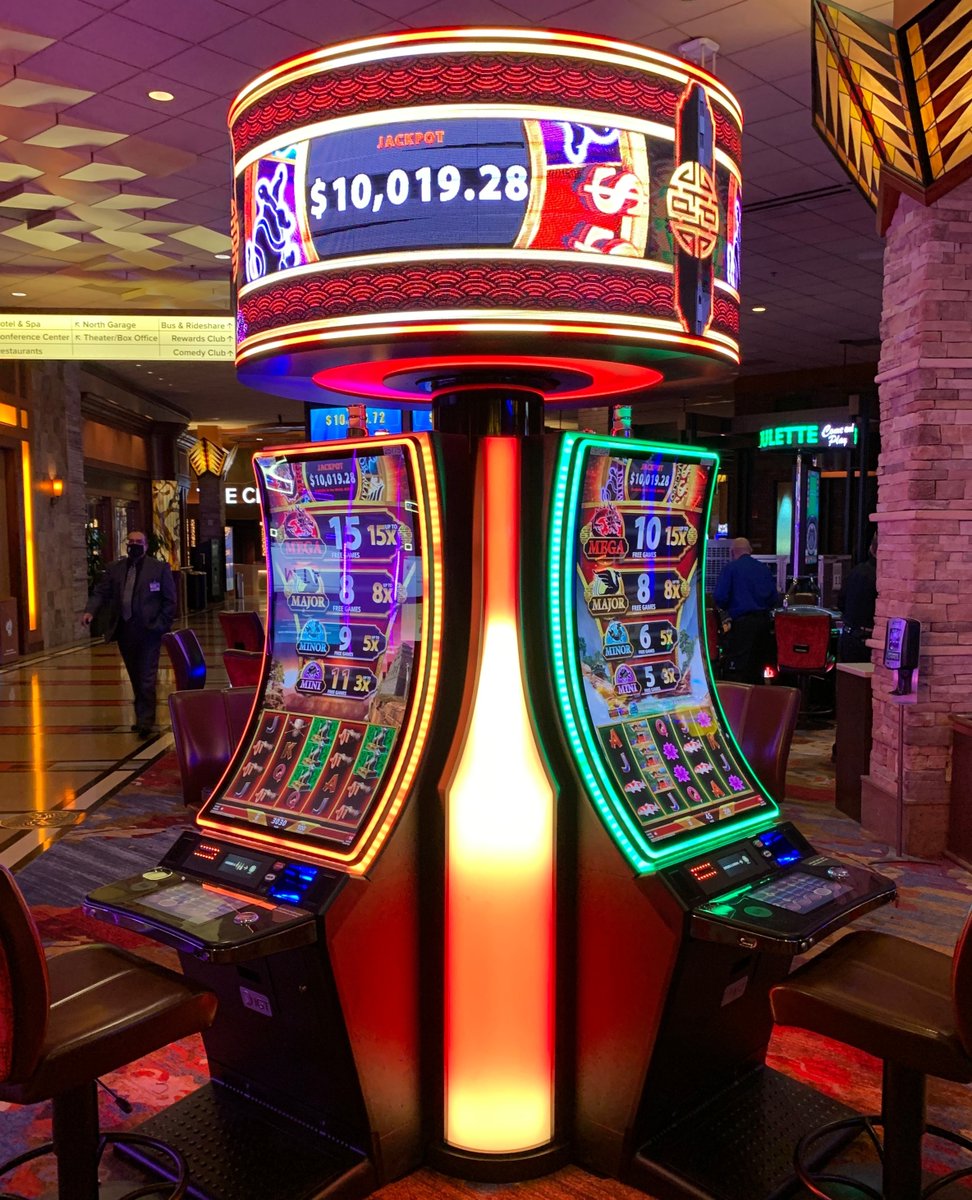 PechangaCasino's tweet photo. Soar into sizzling hot wins on our brand new, Dragon Lights, machine! Be one of the first to try it today! 🎰

#SlotMachineSunday #Pechanga #SlotMachines #Resort #Casino #Winning #Win #Gamble #Temecula #Dragon #DragonLights #SlotMachine https://t.co/kXtI1IYB8o
