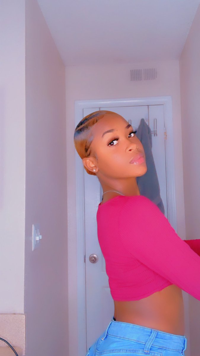 JASMINEMAYES13's tweet photo. Glow is the essence of beauty✨🦋. https://t.co/ad76Y2j0Oe
