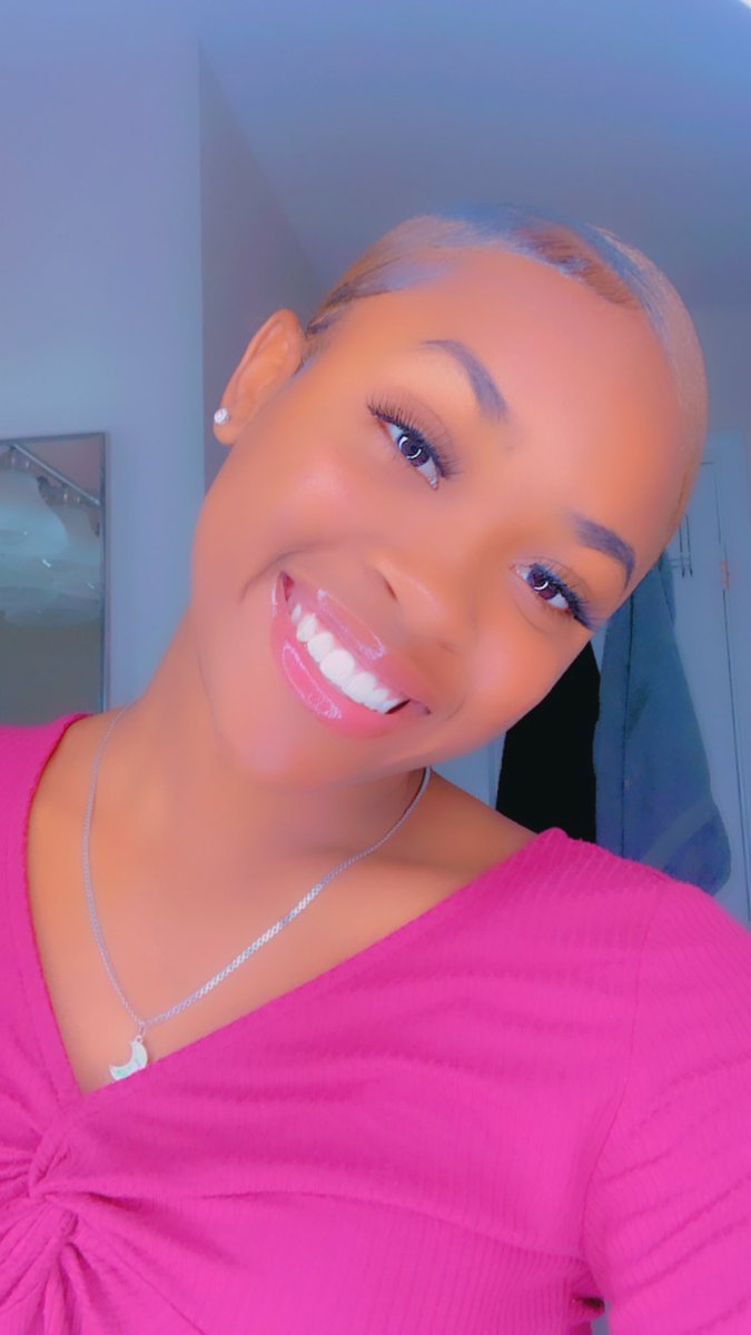 JASMINEMAYES13's tweet photo. Glow is the essence of beauty✨🦋. https://t.co/ad76Y2j0Oe