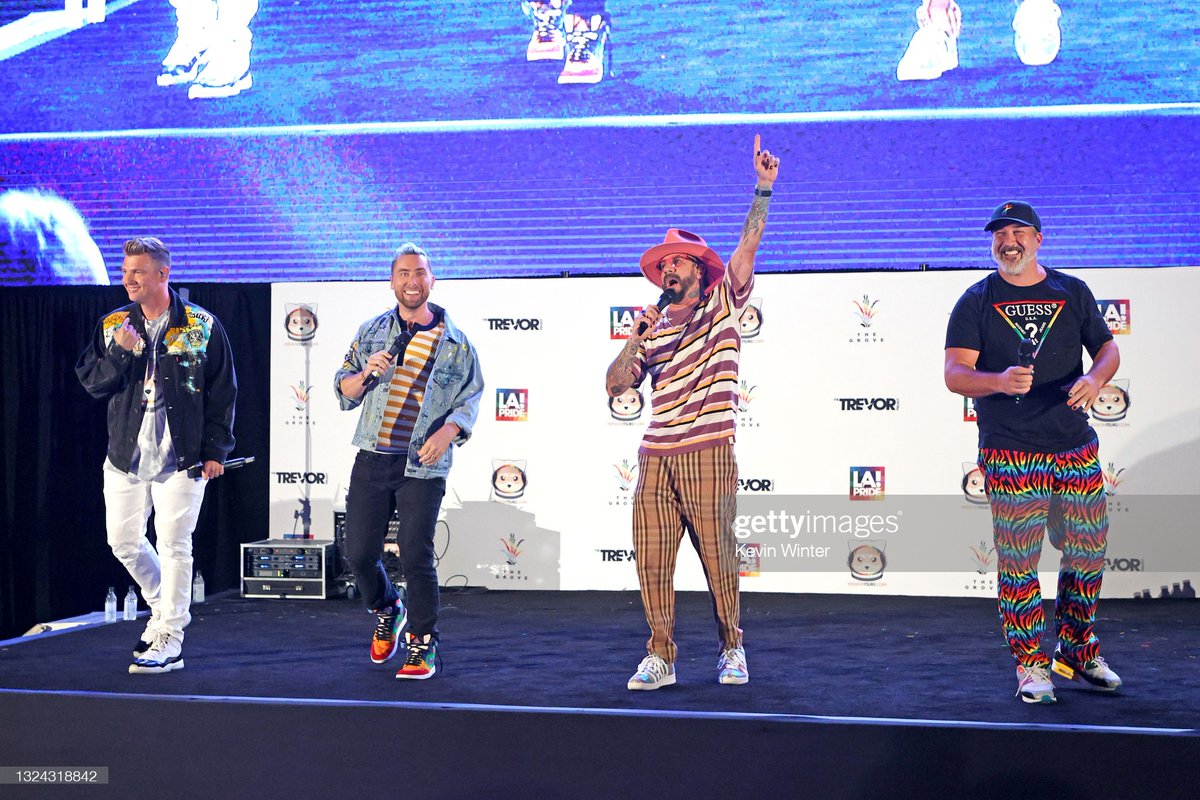 GettyVIP's tweet photo. AJ McLean &amp; Nick Carter of Backstreet Boys and Joey Fatone &amp; Lance Bass of NSYNC came together to raise money for The Trevor Project at #BingoUnderTheStars In Celebration of Pride in LA.

More 📸 #BackSync 👉 https://t.co/guBkfin1N4
#NSYNC #BackstreetBoys #GettyImagesPride https://t.co/whXgewf7Wd