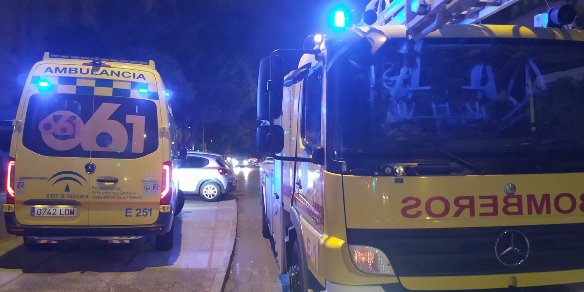 Incendio de un patinete en carga..!! Otro peligro más en casa..!! Asiste <a href="/061EPES/">@061Andalucia</a> A-202 JEREZ <a href="/BomberosCbpc/">Consorcio de Bomberos de la Provincia de Cádiz</a> JEREZ, <a href="/policia/">Policía Nacional</a> JEREZ, todo controlado y sin heridos..!!