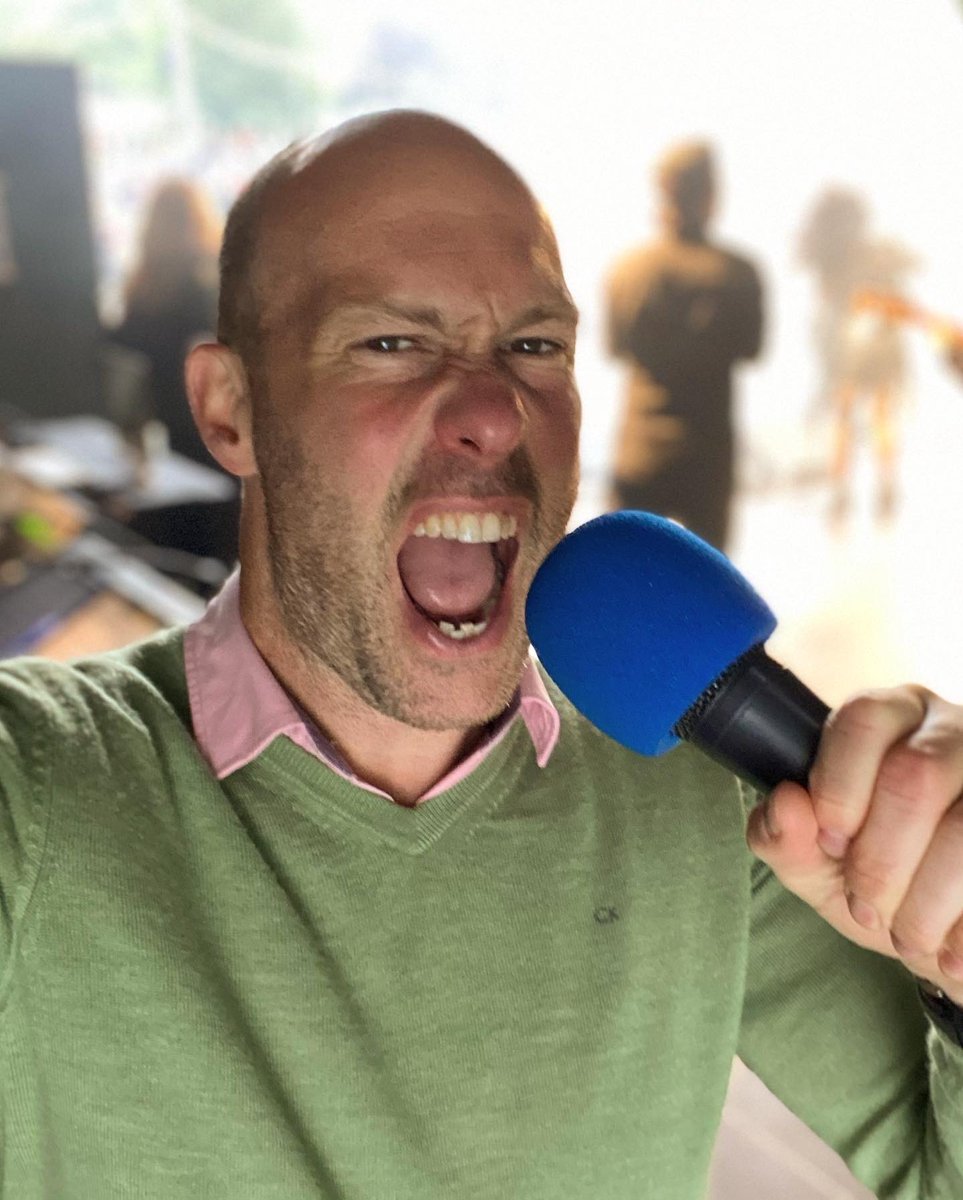 TVsAndyClarke's tweet photo. Beaming from ear to ear after an awesome weekend @Pubinthepark_ in Bath. What an incredible start to the tour. Amazing team and fab punters. 🍻

And thanks @Beverleyknight for asking me to come up on stage to sing with you. 😍 Year made! 🙌🏻

See y’all in Dulwich next weekend. https://t.co/Iwqpz19zNY