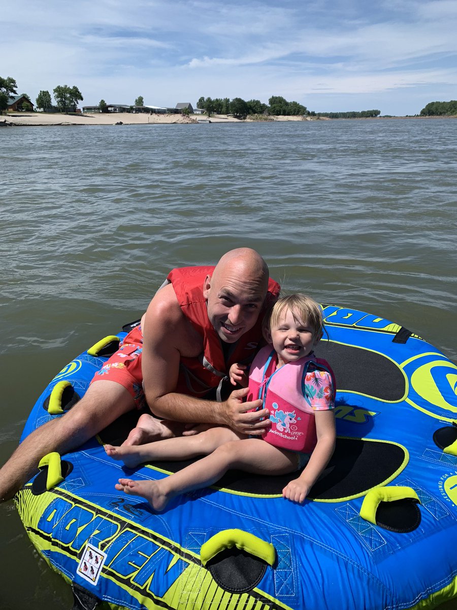 JeschkeC09's tweet photo. Happy Father’s Day @CoachJeschke Rylee and I are lucky girls! https://t.co/RZChvo8AOZ