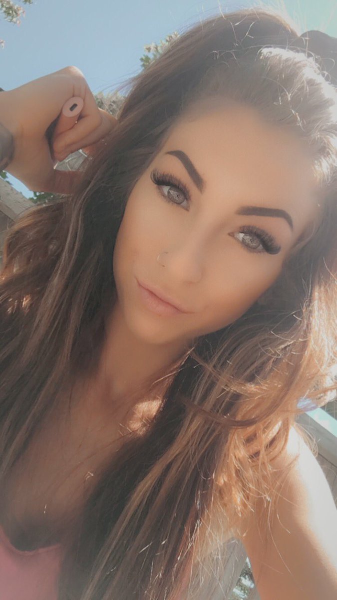 ConnieWelch22's tweet photo. Just so damn excited I got my lashes back🥰 https://t.co/jDKzA1dGfz
