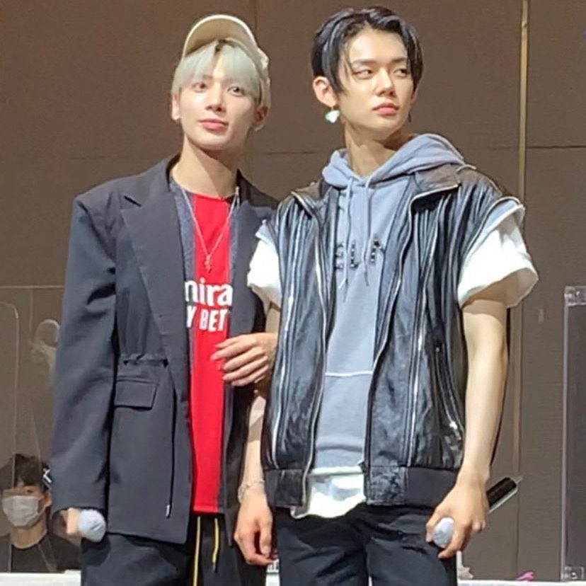 taejunhours's tweet image. clingy tyun with his hyung 🥺