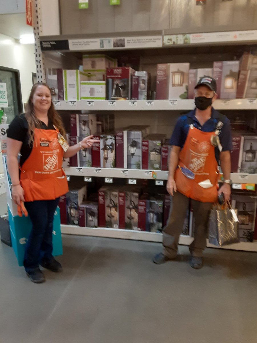 Father's Day gifts at 0482! You are appreciated! Thank you!
#TheHomeDepot0482 #DynamicD18
#FathersDay <a href="/ChadKrausTHD/">Chad Kraus</a> <a href="/NagyAndrew/">Andrew Nagy</a> <a href="/JessHodgesTHD/">Jess Hodges</a>