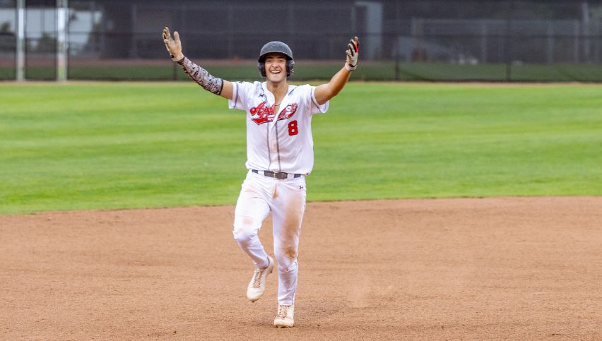 AppleSox's tweet photo. "ARE YOU NOT ENTERTAINED?!" - @tinobet8

The Sox tie it up on an RBI single by @adamgrob then take the lead on a two-run homer by Bethancourt!

6-4, Sox, going to the eighth. #GoSox https://t.co/Gg03pCOMYH