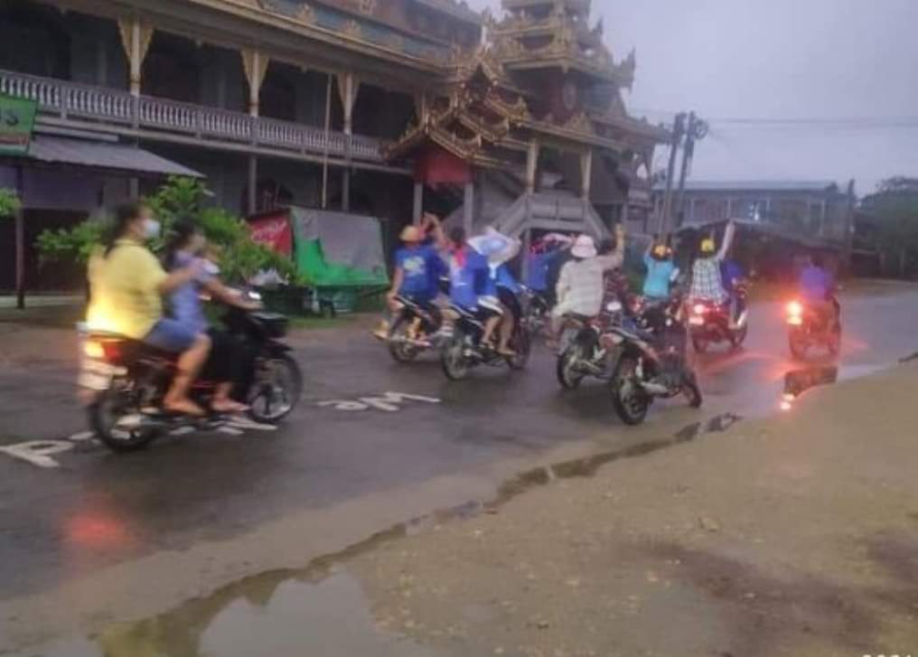 Anti-coup motorbike strike of #Mogaung township , Shan state , on June 21 .
#June21Coup #CrimesAgainstHumanity 
#WhatsHappeningInMyanmar
