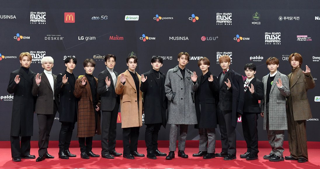 Gii_shella's tweet photo. Thread penjelasan

" apa sih yang terjadi di mama 2020 antara seventeen X carat "
@pledis_17 

bisa dibaca sambil streaming ready to love ya ! kita nostalgia bersama 💖 https://t.co/9MoXOvZNGe