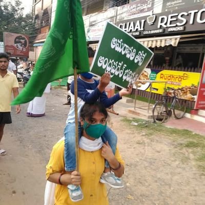 Sailu_Rayapati's tweet photo. @impradeepmachi   she is a real celebrity..not idiots like u who mock the sacrifices of so many farmers who gave an identity to the state of AP..being on TV doesn't give u a right to say whatever u want..u don't even hav the guts to talk about what is happening in Amaravati.. https://t.co/3Kn7vsDvox