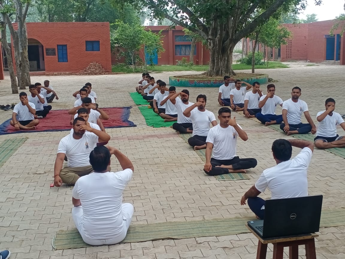 KDBadoli0001's tweet photo. Participating in #Socialmediachallenge of #Abvpgurugram with #YogaForGoodHealth 
@HinduYouthAlert
@nkgurjar4bjp
@sudhirsinglabjp
@VedNagar3
@GurjarKeshav
@chkanwarpa
@lakhvinderloha2 

#अंतररष्ट्रीय_योग_दिवस 
#InternationalDayOfYoga #Yogaday https://t.co/X7Q7LH5K0v