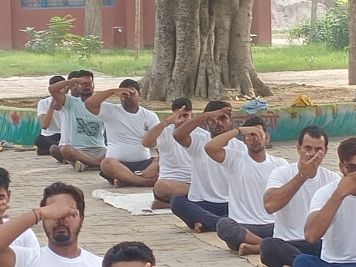 KDBadoli0001's tweet photo. Participating in #Socialmediachallenge of #Abvpgurugram with #YogaForGoodHealth 
@HinduYouthAlert
@nkgurjar4bjp
@sudhirsinglabjp
@VedNagar3
@GurjarKeshav
@chkanwarpa
@lakhvinderloha2 

#अंतररष्ट्रीय_योग_दिवस 
#InternationalDayOfYoga #Yogaday https://t.co/X7Q7LH5K0v