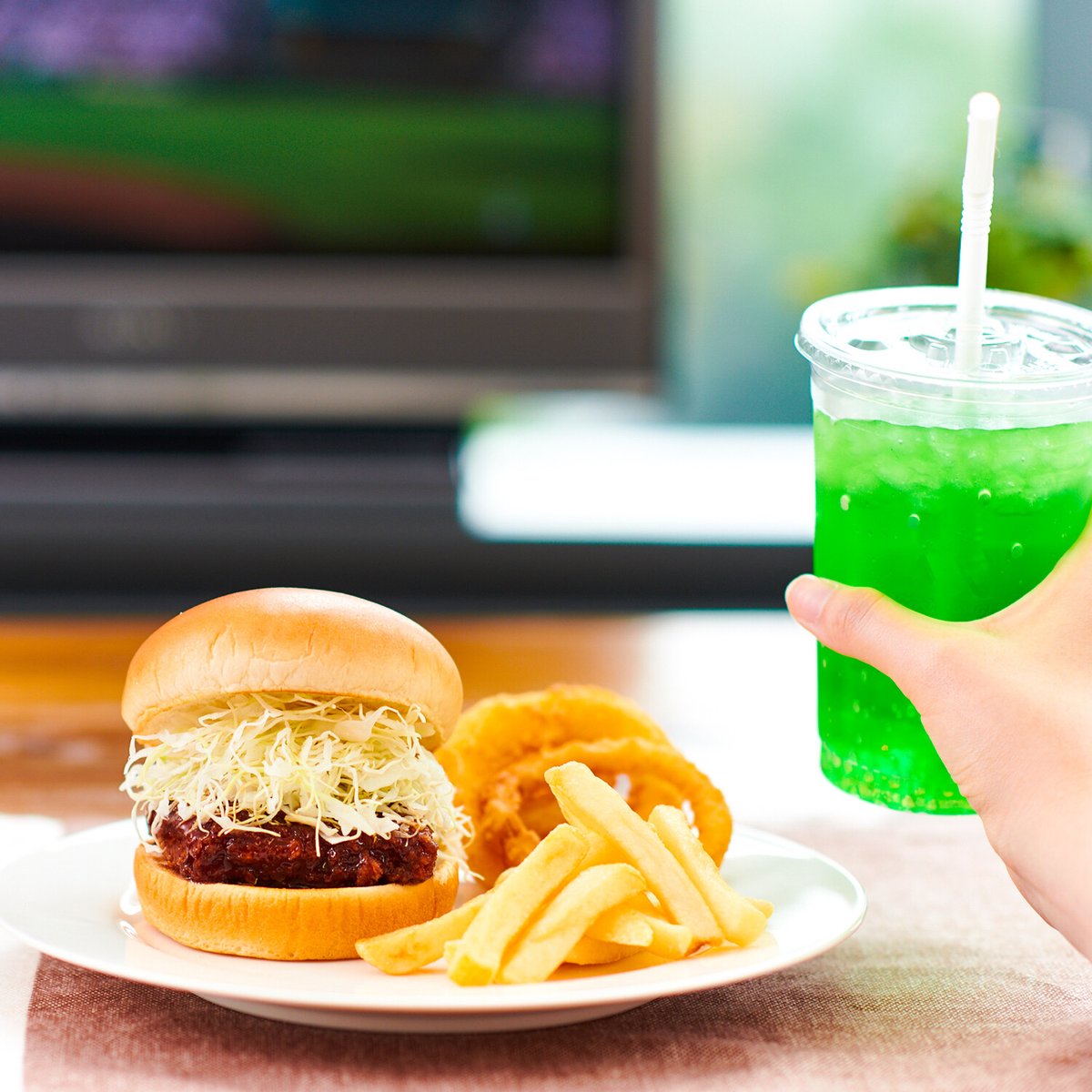 モスバーガー على تويتر 帰り際に モスのネット注文 後はお店で受け取ってお家に帰るだけ T Co Cniwg6ynwa モスバーガー 一部店舗で実施しております 営業時間や販売メニューは店舗により異なります T Co Zzb6itjzgd