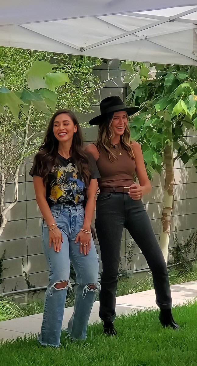 ATXFestival's tweet image. Many, many thanks to @TheCW, @thecwwalker, @OdetteAnnable, @linzzmorgan, @mobleywho, @ErikaWennerstr1 &amp;amp; @thelectricjoint  for helping us close out #ATXTVs10!
#issawrap