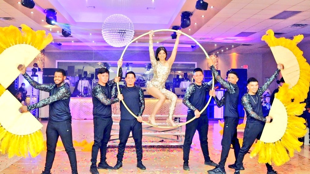 (VIDEO) Surprise Dance by High Class Productions! Houston Quinceañeras Gallery Juan Huerta Photography Video
youtu.be/yZ5Nq40LBcw
Paquetes fotografia profesional para tus 15. Camila's XV <a href="/QuinceGallery/">Houston Quinceañeras Gallery | Photography Video</a> <a href="/HighclassProdu1/">High class Productions</a> #houstonquinceanera 
#quinceanera #quinceanerasgallery